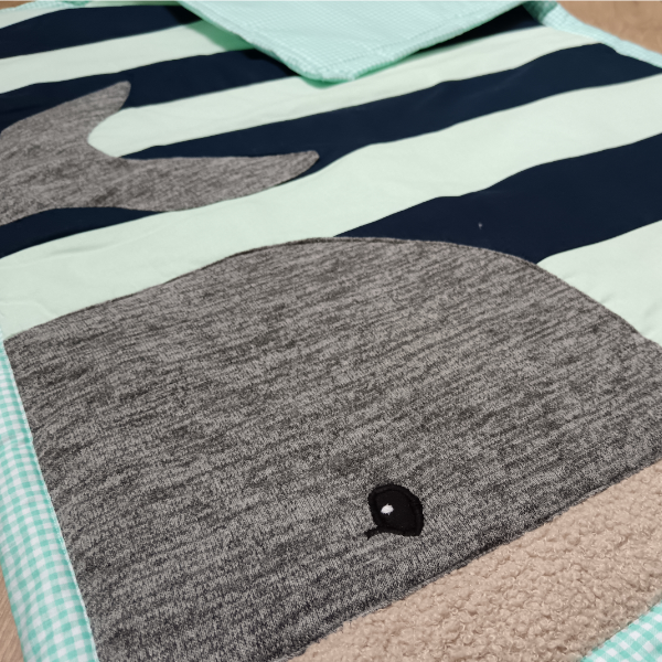 Pihe puha BÁLNÁVAL készült egyedi, handmade, patchwork babatakaró